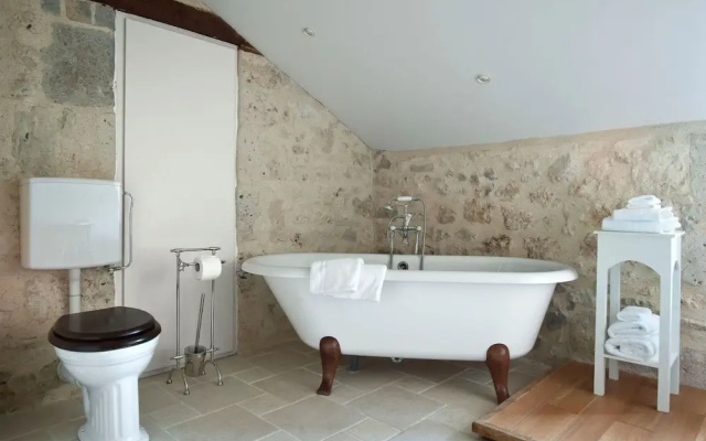 Grand Castle in Saint Caprais de Lerm with Sauna & Hot Tub
