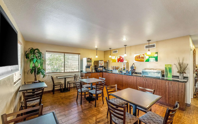 Quality Inn Three Rivers