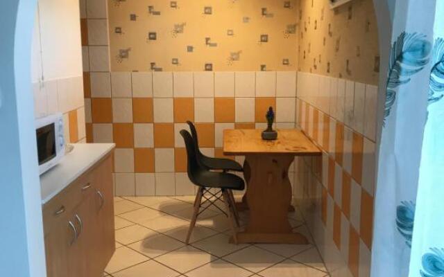 Studio Lora RM 1221