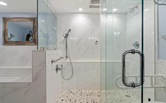 Shoreline Towers 1073