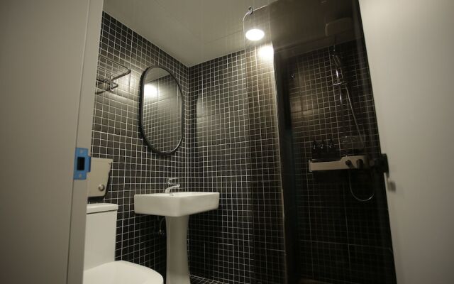 Hotel Seven Step