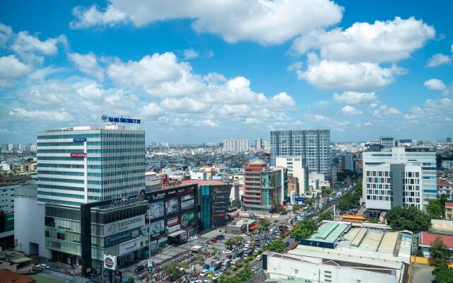 Holiday Inn & Suites Saigon Airport, an IHG Hotel