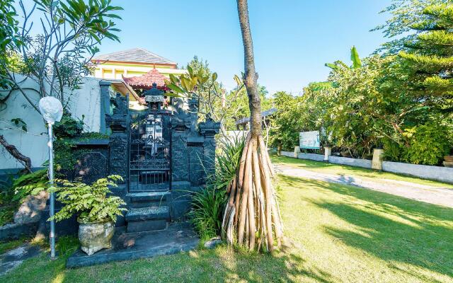 ZEN Rooms Bamboo Curtain Jimbaran