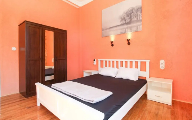 Modern Apartment With Roof Terrace in Athens