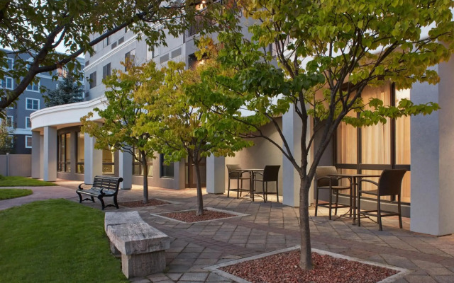 Courtyard by Marriott Mississauga - Airport Corporate Centre West