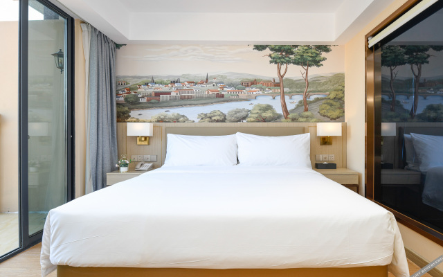 Vienna Hotel (Beihai Weizhou Island Lanqiao seaview shop)