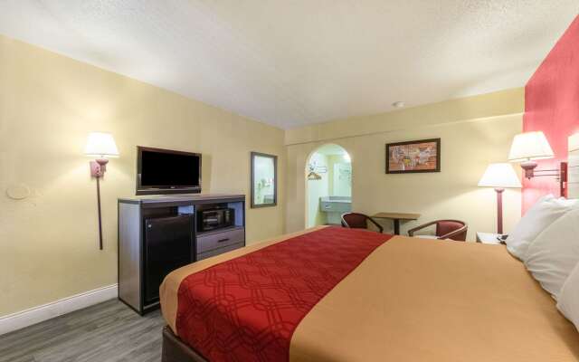Econo Lodge San Marcos University Area
