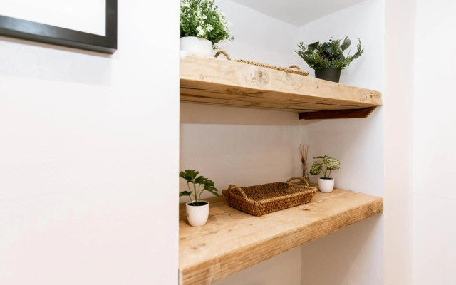 Spacious, Quiet and Central Apartment With Parking