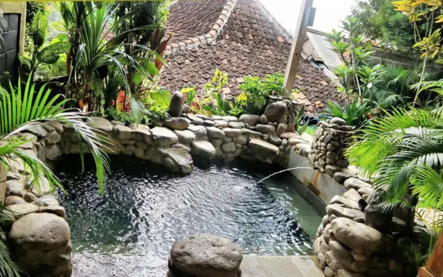 Tirta Arsanta Hot Springs & Villa