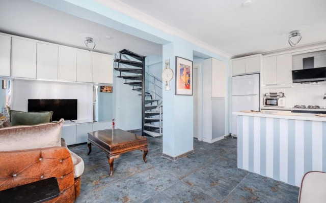 Villa With Terrace Right by the Sea in Urla