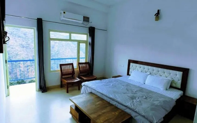 The Yamuna Deck Resort and Cafe