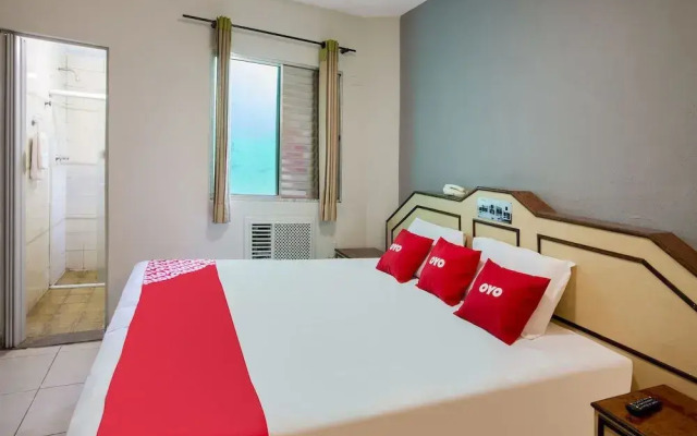 Oyo B Plaza Hotel