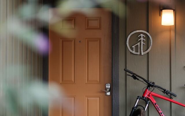 Pilot Cove Forest Lodging