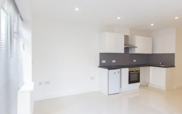 Bridge Road - Room 1