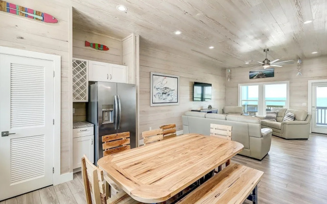 Seven Palms 3 Bedroom Home by RedAwning