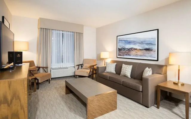 Pomeroy Inn & Suites Prince George