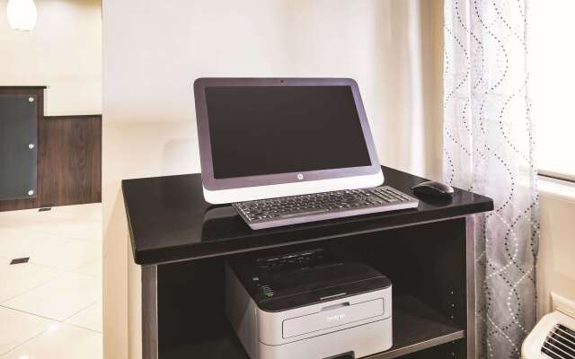 La Quinta Inn & Suites by Wyndham Evansville