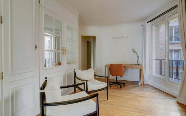 Passy Glow 2BR Home in the 16th Arrondissement