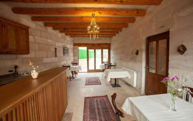 Narcissos Cave Hotel