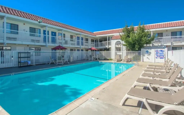 Motel 6 Redding, CA - South