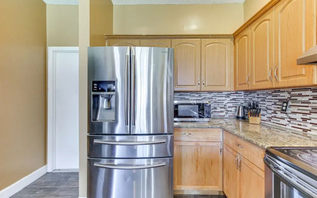 Near Beaches: Pet-friendly Sunrise Escape w/ Patio