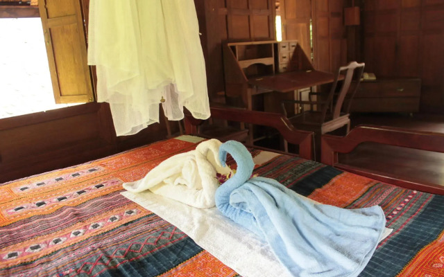 Thai Teak House Garden Homestay
