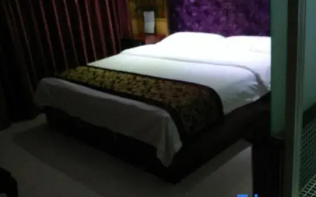 Yilong Liuhe Hotel