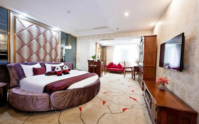 Golden Cube Grand Hotel