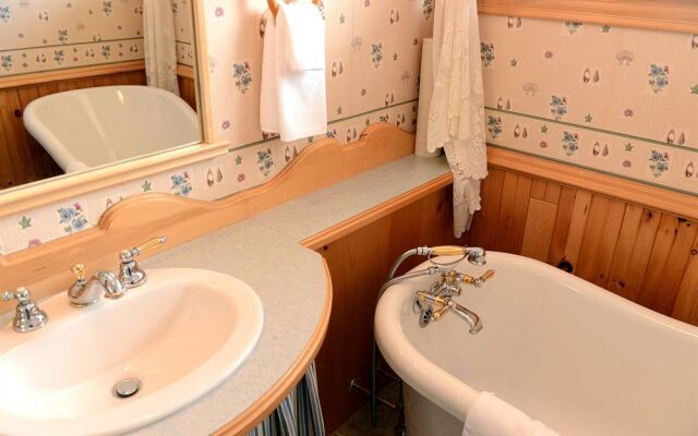 Auberge Les Jardins Inn-Motel Le Brayon & Chalets