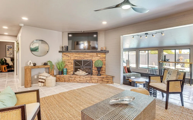 Walk to Scottsdale Stadium: Remodeled Home!