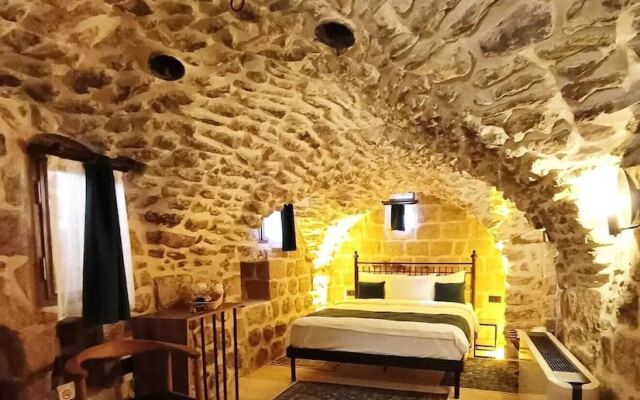 Tuğmaner Small House Ajar