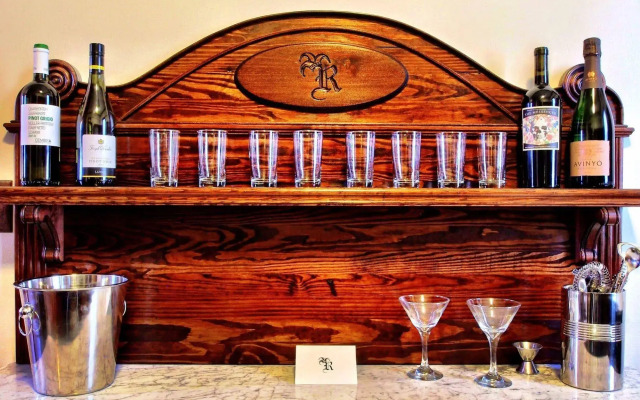 Royal Street Inn and R Bar