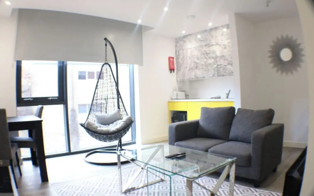 Sheffield City Apartment Retreat