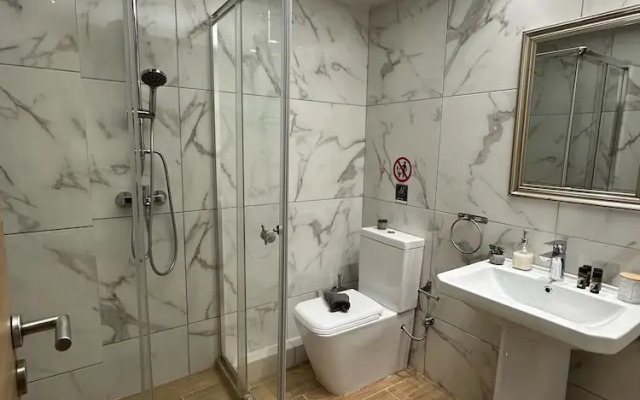 Ermou Downtown Suites by Athens Urban Retreat