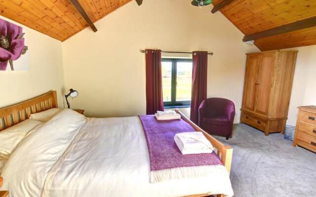 Luxurious Holiday Home in South Wales Near River