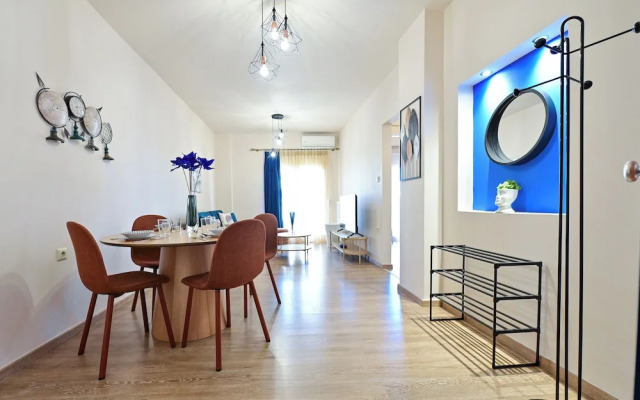 Royal Blue Central House by Checkin