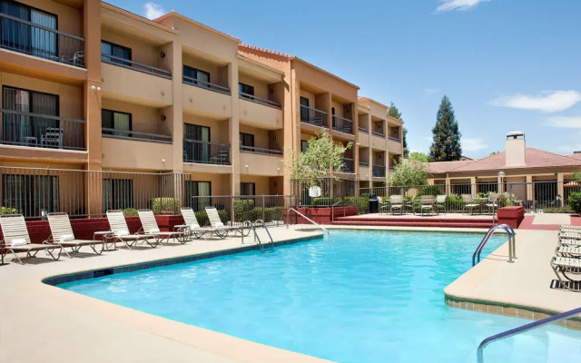 Courtyard Bakersfield