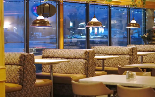 The Ritz Cafe and Motor Inn