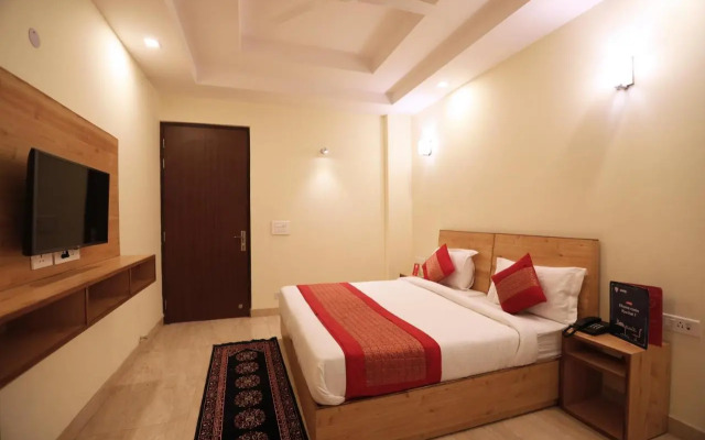 OYO 10889 Hotel Green Residency
