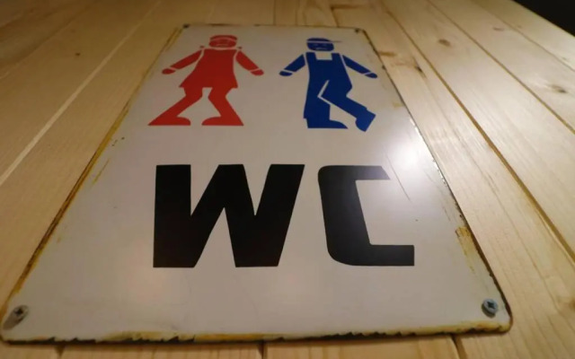 Room Emma,between bus and train station,Netflix,speed Wi-Fi