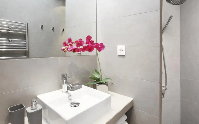 Luxury 3 Bedrooms Le Louvre I by Livinparis