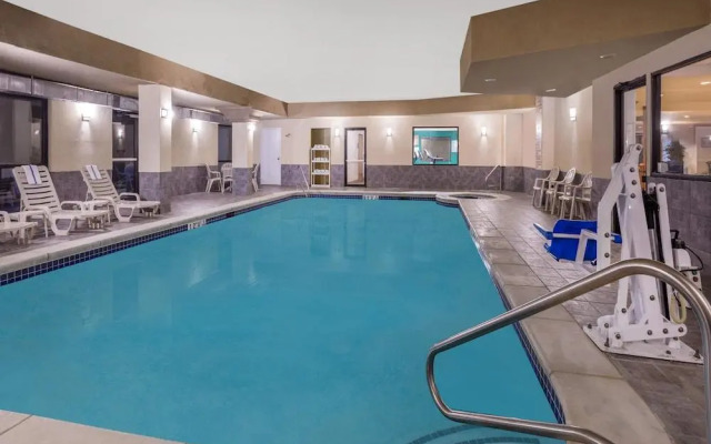 Comfort Suites Downtown