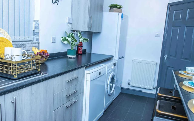 Dudley 3bedroom Home-perfect for Long & Short Stay