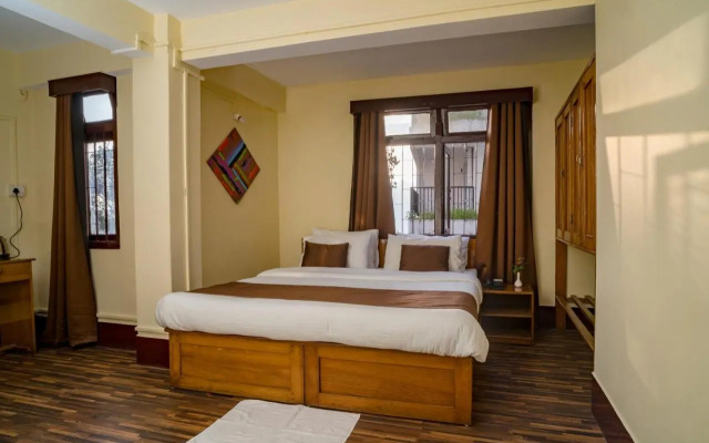 Magpie Mall Road Residency ( MG-MARG )