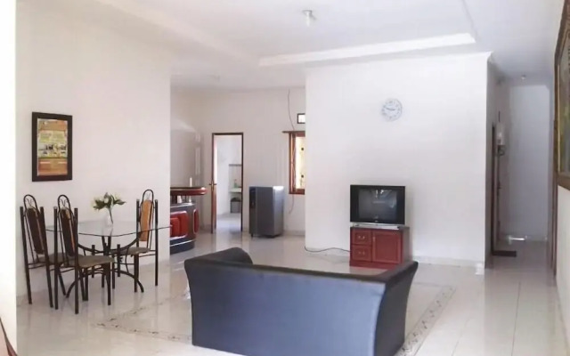 De Nuansa Dago Villa by HouseinBandung