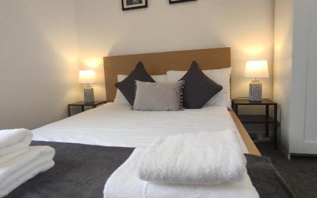 1 Bedroom Apartment with Free Parking