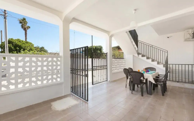 3311 Bianca House by Barbarhouse