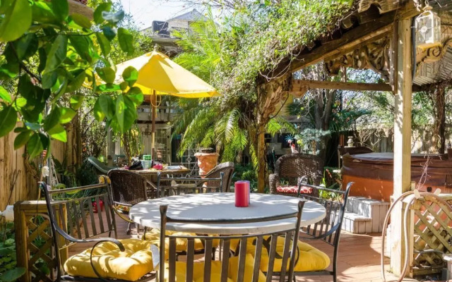 Madame Isabelle's House In New Orleans - Hostel