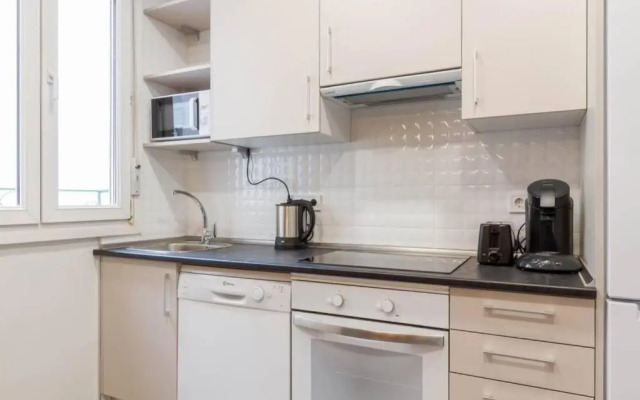 Sensacional Apartamento Junto a Palacio Real by Batuecas