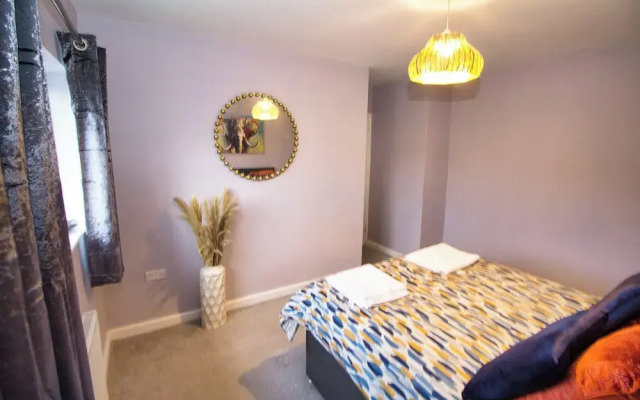 Spacious 3 Bed House - Newly Refurbished